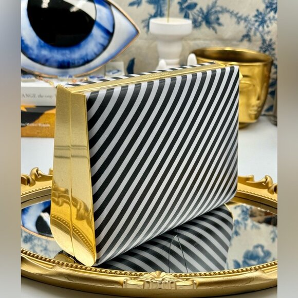 🆕 LULU GUINNESS 🧿 Karlie Leather Striped Clutch with Lip Closure, Black/White - Picture 7 of 12